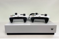  Konsola Xbox One S Digital + 2x PAD